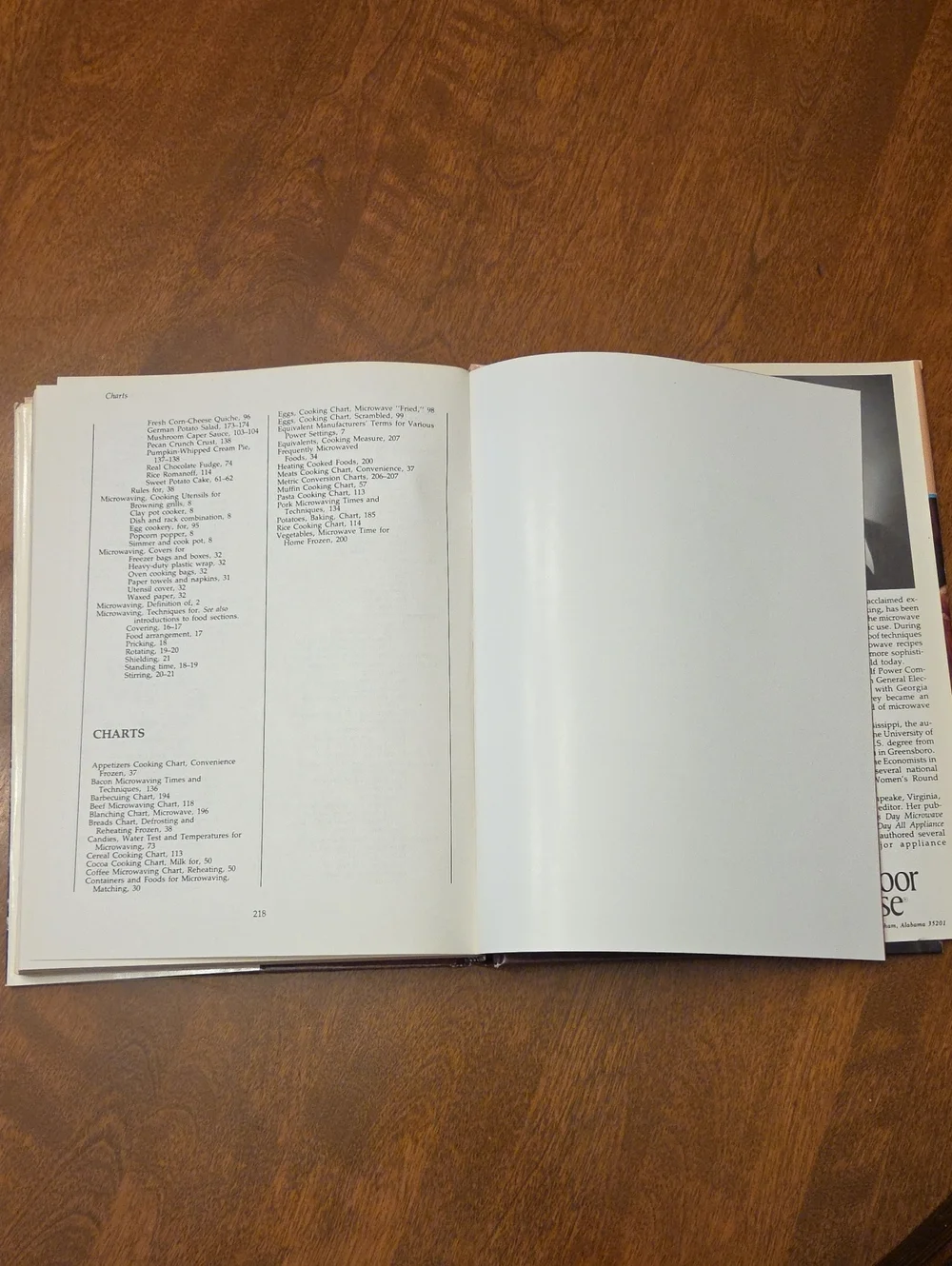 Vtg Southern Living Microwave Cooking Made Easy Cookbook - By Audrey P. Stehle